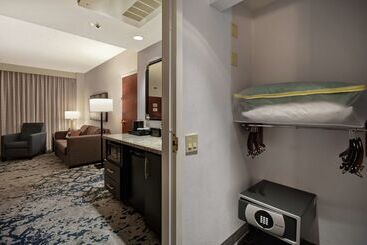 Отель Embassy Suites Charleston