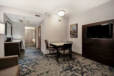 Отель Embassy Suites Charleston