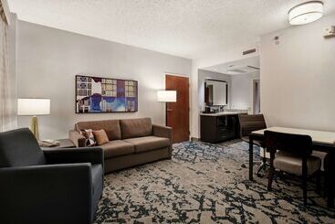 Отель Embassy Suites Charleston