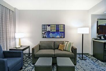 Отель Embassy Suites Charleston