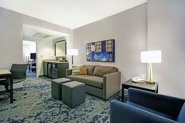 هتل Embassy Suites Charleston