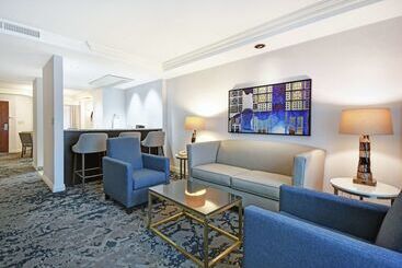 Отель Embassy Suites Charleston