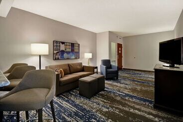Отель Embassy Suites Charleston