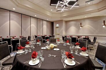 هتل Embassy Suites Charleston