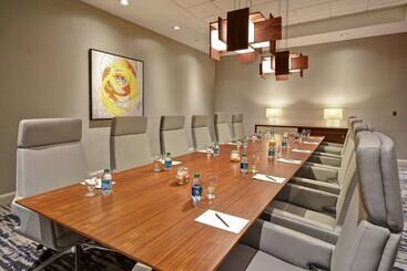 Отель Embassy Suites Charleston