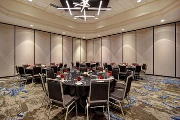 Отель Embassy Suites Charleston