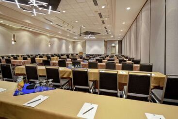 Отель Embassy Suites Charleston