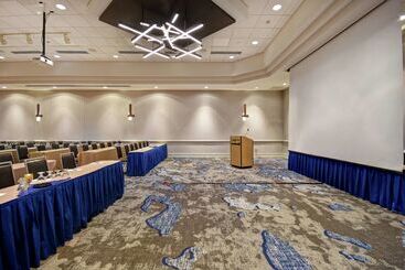 Отель Embassy Suites Charleston