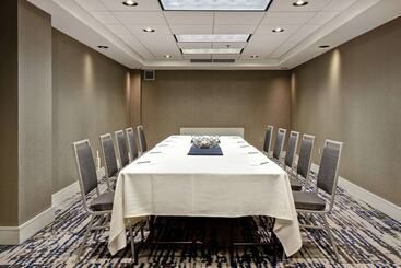 Отель Embassy Suites Charleston