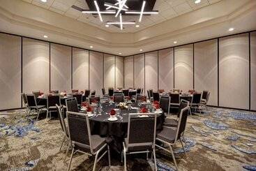Отель Embassy Suites Charleston