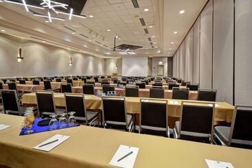 Отель Embassy Suites Charleston