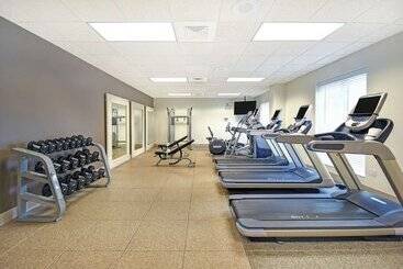 Отель Embassy Suites Charleston