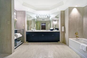 Отель Embassy Suites Charleston