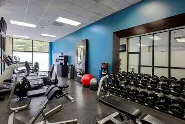 هتل Embassy Suites By Hilton Dallas Love Field