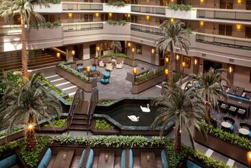هتل Embassy Suites By Hilton Houston Near The Galleria