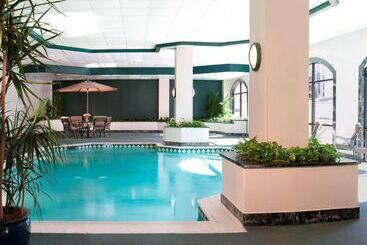 هتل Embassy Suites By Hilton Houston Near The Galleria