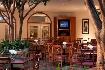 هتل Embassy Suites By Hilton Houston Near The Galleria