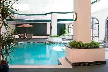 هتل Embassy Suites By Hilton Houston Near The Galleria