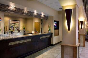 هتل Embassy Suites By Hilton Kansas City International Airport