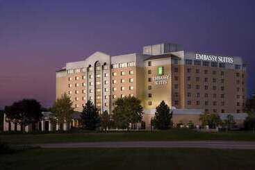 هتل Embassy Suites By Hilton Kansas City International Airport
