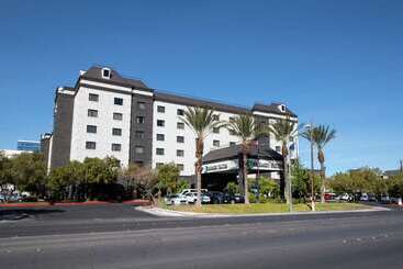 هتل Embassy Suites By Hilton Las Vegas