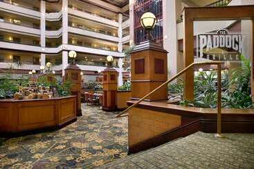 هتل Embassy Suites By Hilton Lexington/uk Coldstream