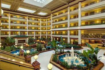 هتل Embassy Suites By Hilton Lexington/uk Coldstream