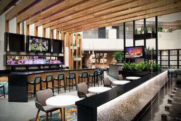 هتل Embassy Suites By Hilton Orlando Airport
