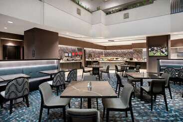 هتل Embassy Suites By Hilton Orlando Airport
