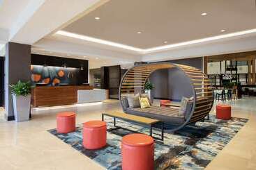 هتل Embassy Suites By Hilton Orlando Airport