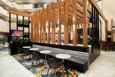 هتل Embassy Suites By Hilton Orlando Airport