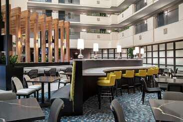 هتل Embassy Suites By Hilton Orlando Airport