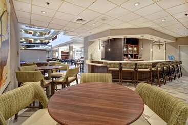 Отель Embassy Suites Charleston