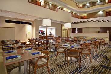 Отель Embassy Suites Charleston