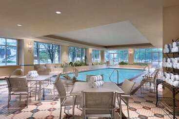 Отель Embassy Suites Charleston