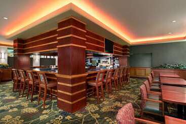 هتل Embassy Suites By Hilton Lexington/uk Coldstream
