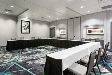 هتل Embassy Suites By Hilton Orlando Airport