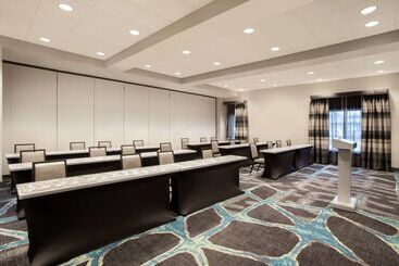 هتل Embassy Suites By Hilton Orlando Airport