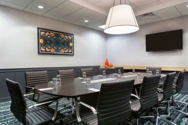 هتل Embassy Suites By Hilton Orlando Airport