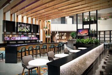 هتل Embassy Suites By Hilton Orlando Airport
