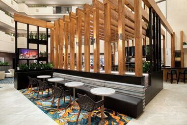 هتل Embassy Suites By Hilton Orlando Airport