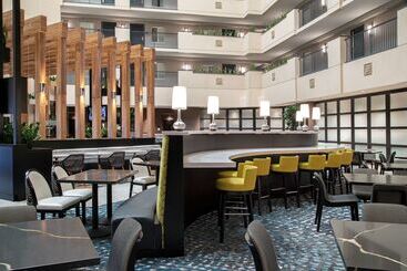 هتل Embassy Suites By Hilton Orlando Airport