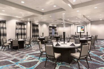 هتل Embassy Suites By Hilton Orlando Airport