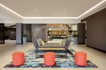 هتل Embassy Suites By Hilton Orlando Airport