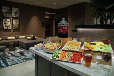 هتل Embassy Suites By Hilton Orlando Airport