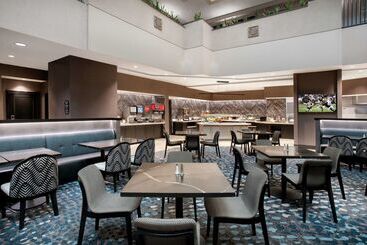 هتل Embassy Suites By Hilton Orlando Airport