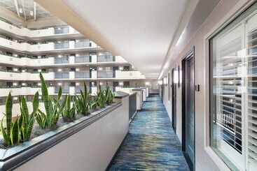 هتل Embassy Suites By Hilton Orlando Airport