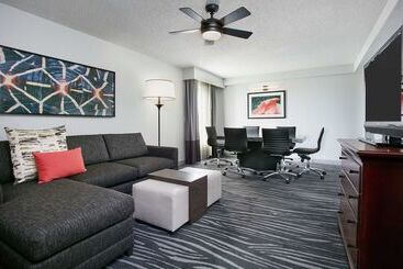 هتل Embassy Suites By Hilton Orlando Airport