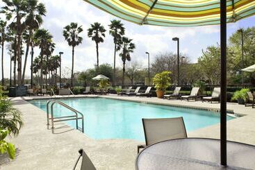 هتل Embassy Suites By Hilton Orlando Airport