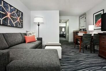 هتل Embassy Suites By Hilton Orlando Airport